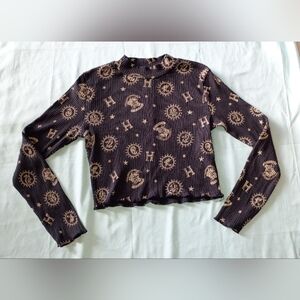 ‼️5 items for $8‼️H&M Black and Tan Celestial Crop Top